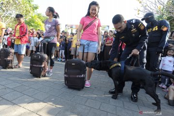 Aksi anjing pelacak di "Bea Cukai on The Street"