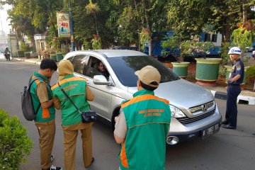 Mobil tidak lulus uji emisi jangan parkir di Kantor Wali Kota Jakut