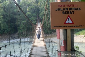 Jembatan gantung rusak di Bogor