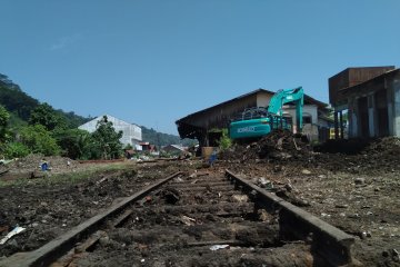 Menghidupkan kembali stasiun kereta tua Poeloe Ajer