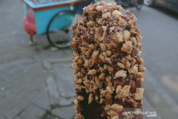 Es goyang bertahan di tengah maraknya es krim