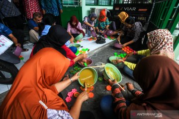 Edukasi pemanfaatan limbah