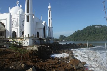 Abrasi pantai Padang