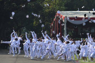 Selebrasi para perwira TNI-Polri usai dilantik presiden Jokowi