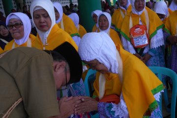 Dilepas di Masjid Agung Baiturrahman, calhaj Biak dilepas ke Makassar