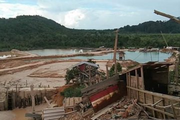 Pulau Patah Karimun digerogoti penambang pasir