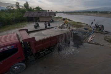 Penabangan pasir di sungai