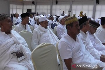 Pada 21 Agustus, jadwal puluhan calhaj Bintan diberangkatkan