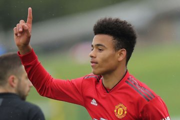 MU pasang darah muda Greenwood di awal musim