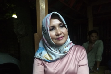 Evi Apita Maya berikan keterangan soal foto rekayasa terlalu cantik