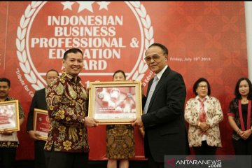 Charta Politika raih "Professional and Education Award 2019"