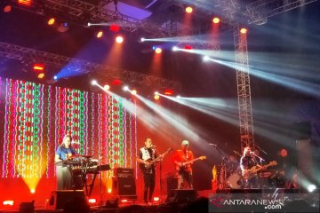 Kombinasi lagu lama dan baru The Adams di pentas We The Fest 2019