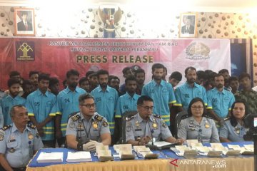 35 WNA Bangladesh bermasalah dipindahkan ke Rudenim Pekanbaru