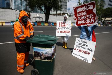 Unjuk rasa penolakan penyelundupan sampah Amerika Serikat ke Jawa Timur