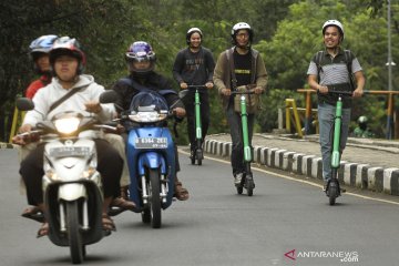 Transportasi Grab Wheels di kawasan Universitas Indonesia