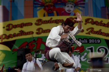 Kemarin, kerak telur raksasa hingga krisis lapangan tenis ibu kota