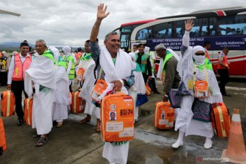 Kemarin Kemenag jelaskan syarat berangkat haji 2021, Garuda pecah ban