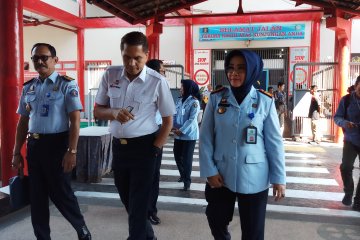 Staf ahli Menkumham berikan penguatan zona integritas Lapas Surabaya