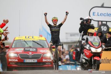 Yates keluar dari Giro d'Italia setelah positif COVID-19