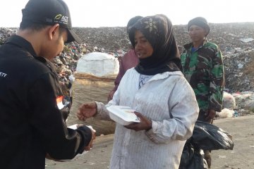 Warung Abu Nawas distribusikan 3.000 paket nasi gratis di Aceh