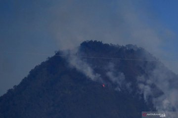 Pemadaman api Gunung Panderman terhambat sulitnya medan