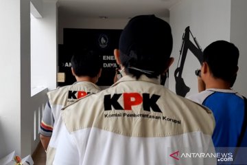 KPK lanjutkan penggeledahan di kantor Dinas ESDM dan DLHK Kepri