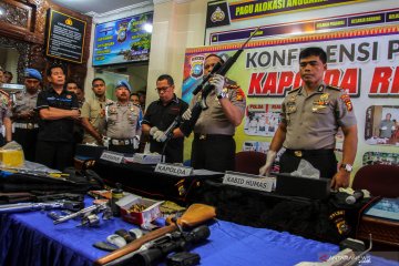 Polda Riau beri penghargaan polisi tertembak saat penggrebekan narkoba