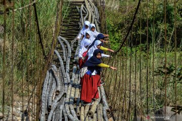 Jembatan gantung rusak di Tasikmalaya