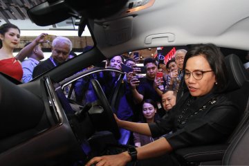 Coba Toyota Prius PHV, Sri Mulyani sebut ingin pakai mobil itu, bila..