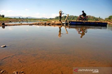 Debit air sungai mulai menurun