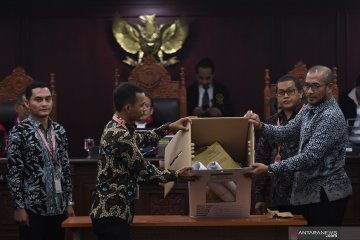 Majelis Hakim perintahkan KPU buka kotak suara di Sidang PHPU Pileg 2019