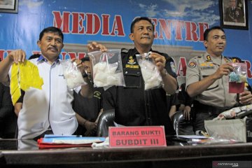 Rilis tangkapan pemilik 4 kg dan 860 butir ekstasi