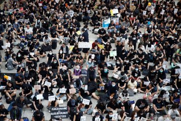 Aksi protes berlanjut, pendemo 'kuasai' bandara Hongkong