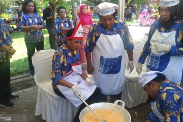 Istri Gubernur se-Indonesia adu kepandaian memasak rendang