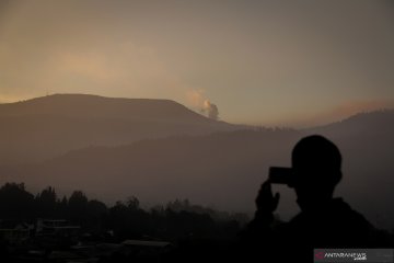 Gunung Tangkuban Parahu tidak erupsi lagi hingga Sabtu pagi