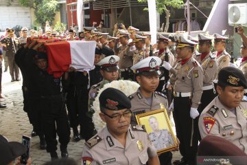 Pemakaman Bripka Rahmat Effendy, korban penembakan sesama polisi di Polsek Cimanggis