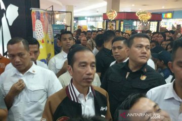 Jokowi ajak keluarga malam mingguan di mal