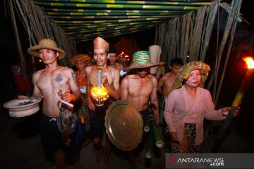 Ritual adat Dayak Deah "Nyerah Ngemonta"