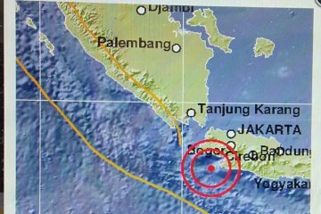 Tim gabungan evakuasi warga Ujunggenteng Sukabumi pascagempa