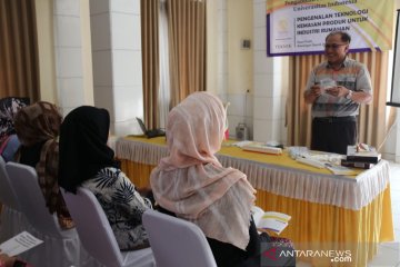 UI perkenalkan teknologi kemasan produk industri rumahan