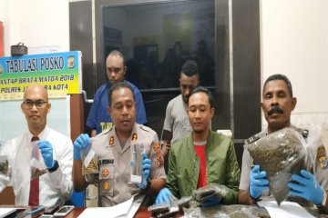 Polisi tangkap WN PNG pemasok ganja dan WNI, pemilik 89 butir amunisi