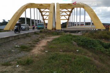 Jembatan pasar baru belum berfungsi total terhambat pembebasan tanah