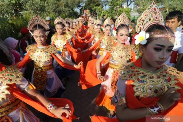 Kirab Larung Sesaji dan Labuh Bumi