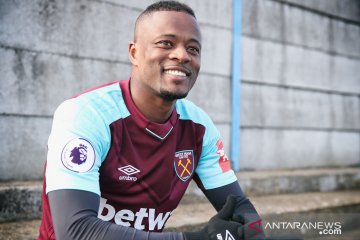 Patrice Evra umumkan pensiun dan akan lanjutkan karier sebagai pelatih