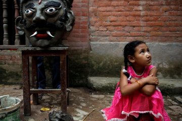 Menghancurkan kejahatan dalam Festival Ghantakarna di Nepal