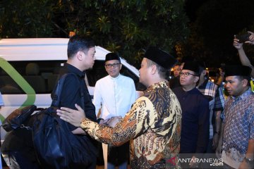 Gubernur dan Wagub Sulsel sambut kedatangan jenazah Ichsan Yasin Limpo