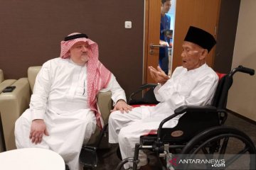 Dubes Saudi antar kakek 94 tahun berangkat haji