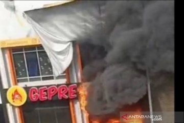 Rumah Makan Geprek Bensu Fatmawati terbakar