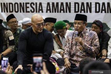 Deddy Corbuzier banyak menolak tawaran umrah setelah masuk Islam