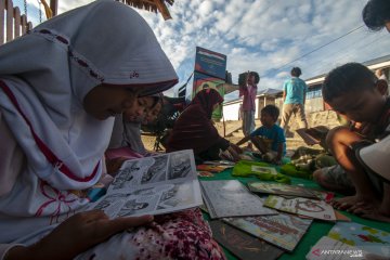 Perpustakaan keliling di hunian sementara